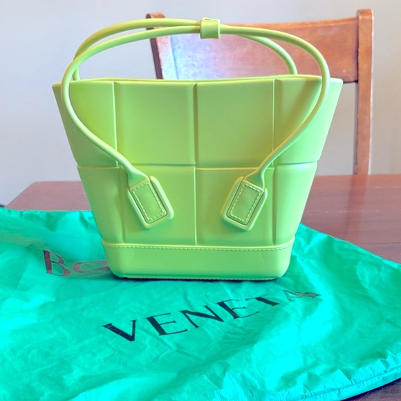 Bottega Veneta NWOT Intrecciato Acro Mini Lime Green Rubber Satchel Tote Bag - Picture 3 of 7